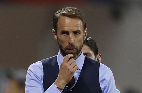 Gareth Southgate zamylený pi zápase Anglie - Tunisko
