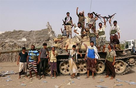 Bojovníci loajální Jemenské vlád blízko Hudajdá.
