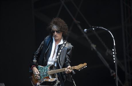 Kytarista Aerosmith Joe Perry v praskch Letanech.