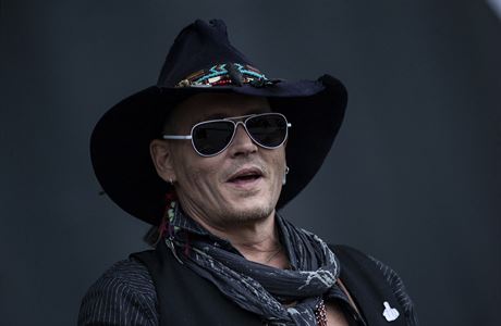Johnny Depp jako pedskokan hlavn hvzdy Ozzyho Osbournea v praskch...