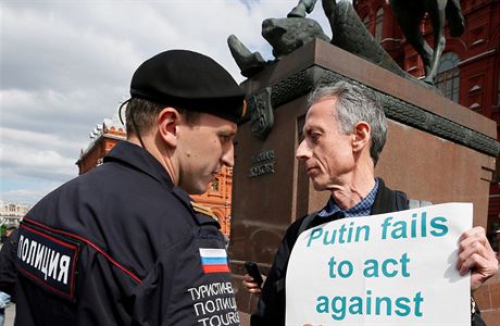 Ruská policie ve tvrtek v Moskv zadrela Petera Tatchella, veterána britského...
