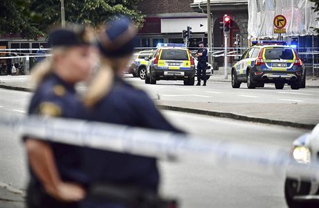 Policejní sloky steí okolí místa, kde dolo ke stelb v centru Malmö.
