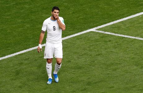 Luis Suárez zpytuje svdomí po nepromnné anci.