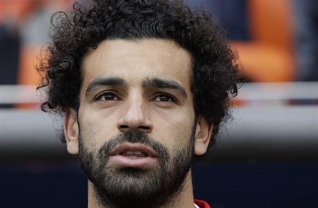 Mohamed Salah zpívá egyptskou hymnu.