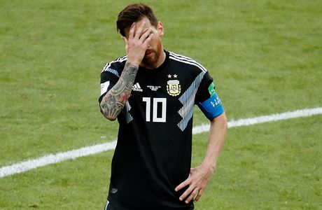 Argentina vs. Island. Zklaman Lionel Messi.