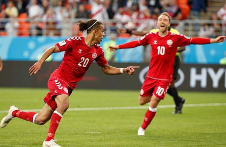 Dán Yussuf Poulsen slaví gól v utkání proti Peru.