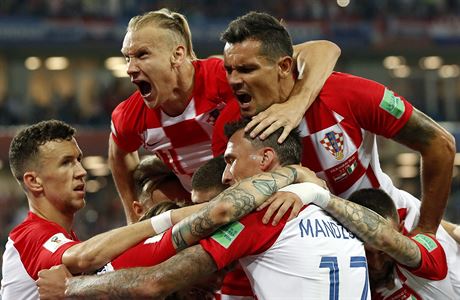 Chorvaté slaví druhou branku v utkání s Nigérií.