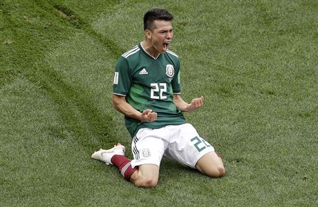 Mexian Hirving Lozano slaví úvodní gól zápasu s Nmeckem.