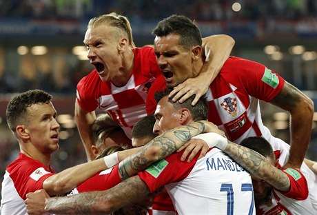Chorvaté slaví druhou branku v utkání s Nigérií.
