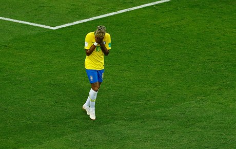 Neymar je zklamaný po zahozené šanci ze zápasu se Švýcarskem.