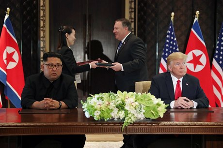 Ministr zahraničí USA Mike Pompeo a diktátorova sestra Kim Jo-čong si za lídry...