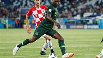 Nigerijec Odion Ighalo pi zpase s Chorvatskem.