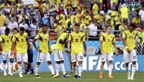 Zklamání v očích kolumbijských hráčů v čele s Jamesem Rodríguezem.
