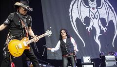 Skupina Hollywood Vampires dále hrála hity jako Ace of Spades (Motörhead),...