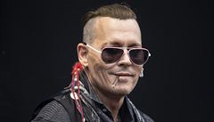 Johnny Depp si v pražských Letňanech zahrál na kytaru. | na serveru Lidovky.cz | aktuální zprávy