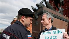 V Moskvě zadrželi britského aktivistu. Protestoval proti stíhání gayů v Čečensku