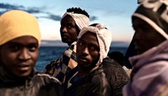 Pes est stovek migrant, které ped týdnem nalodili u libyjských beh...