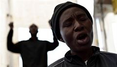 Mezi asi 625 migranty jsou d�ti, nezletilí, n�kolik t�hotných �en. N�kte�í...