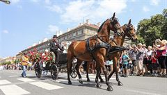 Tisíce lidí prvod sledovaly v ulicích i oknech dom. Havíov slavnosti...