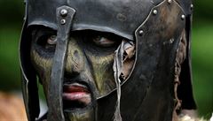 Bojovat v duchu díla J. R. R. Tolkiena p�ijely na louku za m�sto n�kolik...