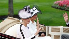 Vévodkyn Meghan pijídí v koáe na dostihy Royal Ascot, který se vyznauje...