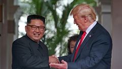 Trump věří, že má s Kim Čong-unem dobrý vztah. Není nutné utrácet peníze za manévry USA a Jižní Koreje, napsal Bílý dům