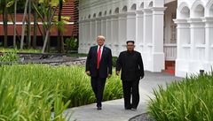 Hvzdy summitu v Singapuru - prezident USA Donald Trump a severokorejský...