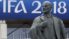 Mistrovství sv�ta ve fotbale v Rusku. Nápis FIFA 2018 zakrývá hlava...