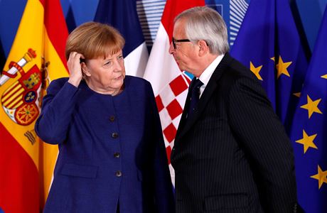 Angela Merkelová a Jean-Claude Juncker na summitu EU.