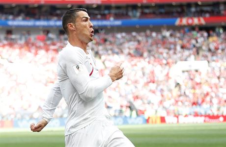 Cristiano Ronaldo se raduje ze svého tvrtého gólu na mistrovství svta.