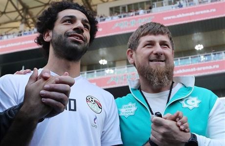 Egyptský fotbalista Mohamed Salah (vlevo) a eenský vdce Ramzan Kadyrov.