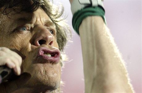 Mick Jagger z Rolling Stones pi koncertu v Praze na Letn v roce 2003.