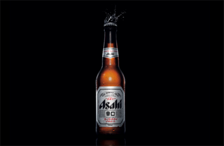 Pivo Asahi bude prodávat na eském trhu Plzeský prazdroj.
