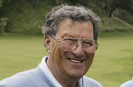 Ve vku 88 let zemel australský golfista Peter Thomson. 