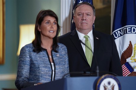 Nikki Haleyová a Mike Pompeo.