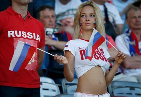 Tato ruská fanynka me být po dvou výhrách a postupu do osmifinále rozhodn...