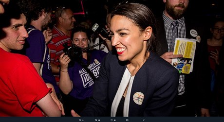 Alexandria Ocasio-Cortezová po vítzství v primárkách.