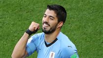 Luis Suárez se raduje z gólu a navíc naznačuje očekávání potomka.