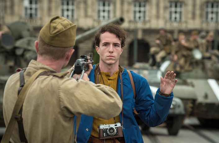 Mladý studentík se st�etává s krutou realitou. Snímek Jan Palach (2018). Re�ie:...