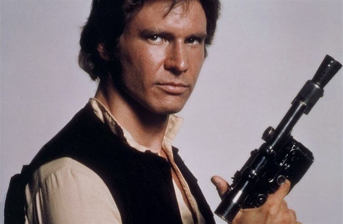 Han Solo střílel první. Pašerákův blaster se prodal za více než 12 ...