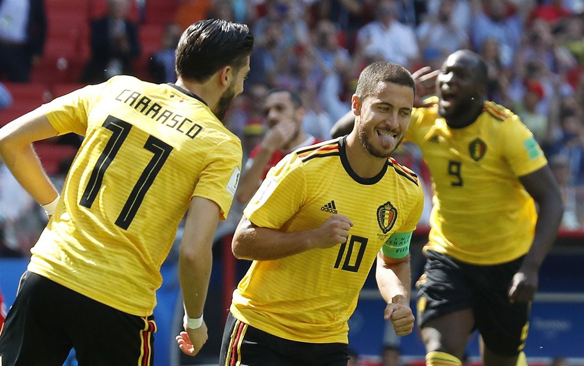 Belgian Eden Hazard slaví úvodní gól zápasu s Tuniskem.