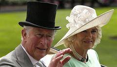 Princ Charles a vévodkyn Camilla druhý den dostih.