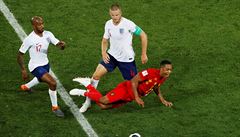 Eric Dier v souboji s Youri Tielemansem