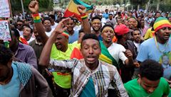 Shromádní pi projevu nového etiopského premiéra Abiye Ahmeda v Addis Abeb...