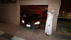 Hannan Iskandar poprvé vyjídí se svým autem z garáe do ulic Al Khobaru.
