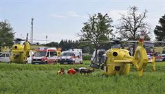 Záchranné helikoptéry, které piletly k havarovanému vlaku nedaleko St....