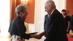 Prezident Zeman ve st�edu 27. �ervna jmenoval novou Babi�ovu vládu.