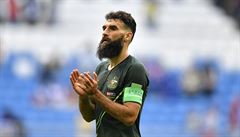 Australský kapitán Mile Jedinak je jedním z mála zástupc vousá mezi...