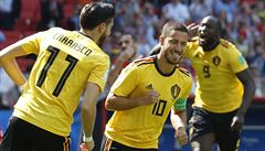 Belgian Eden Hazard slaví úvodní gól zápasu s Tuniskem.