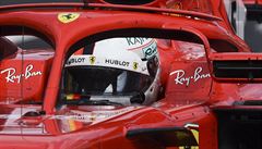 Nmec Sebastian Vettel z Ferrari pi Velké cen Francie.